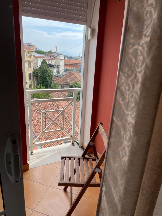 Pedestrian Street Center Apartment Shkodër Buitenkant foto